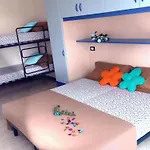 アパート Flat In A With Shared Pool