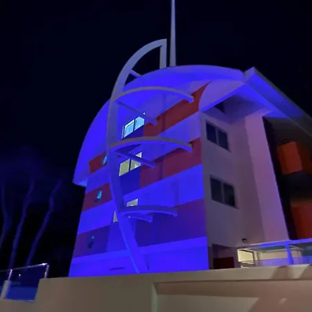 Flat In A With Shared Pool Apartman